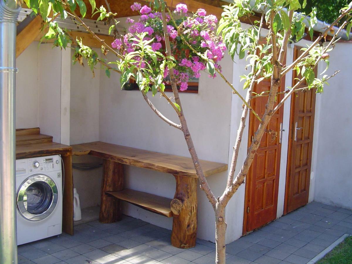 Karavan Štúrovo Exterior foto