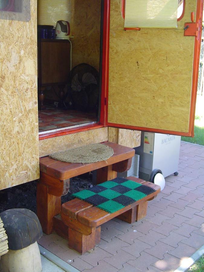 Karavan Štúrovo Exterior foto